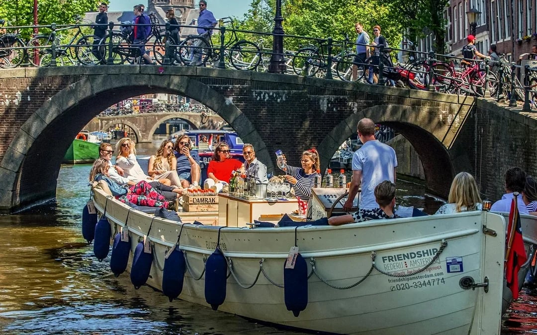 Amsterdam: 1-Hour Luxury Canal Cruise on Electric Boat with Onboard Bar Image 7