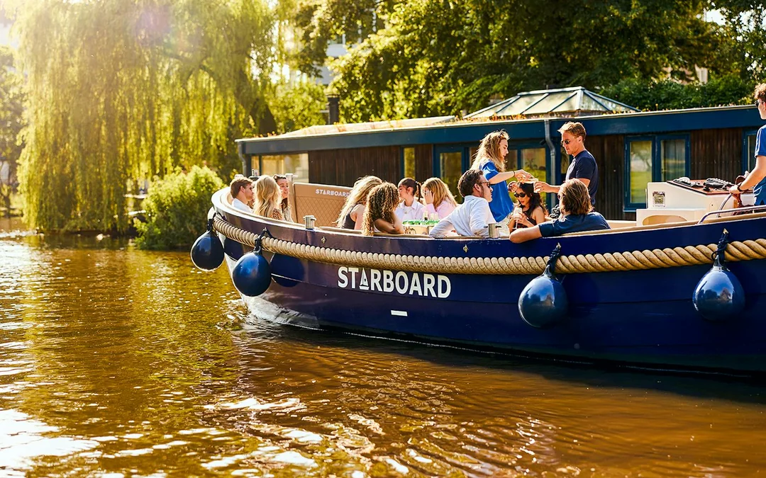 Amsterdam: 1-Hour Luxury Electric Boat Canal Cruise with Onboard Bar Image 2