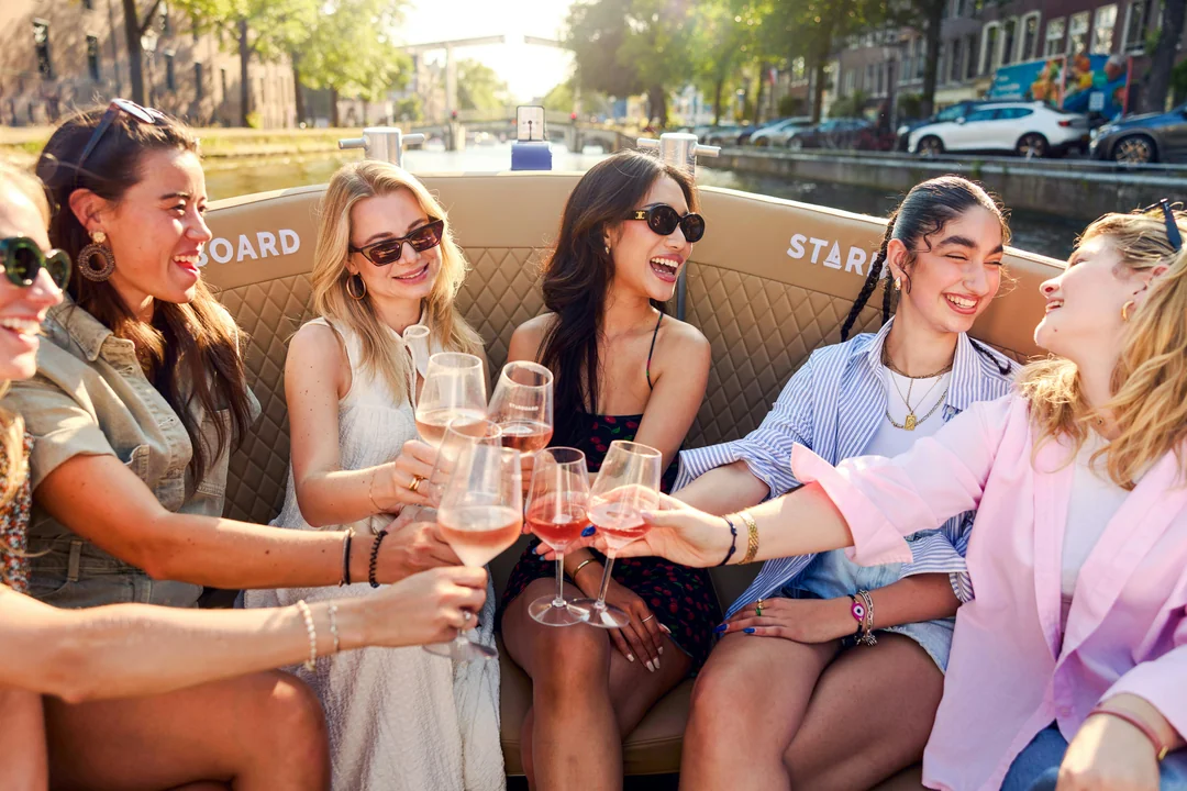 Amsterdam: 1-Hour Luxury Electric Boat Canal Cruise with Onboard Bar Image 5