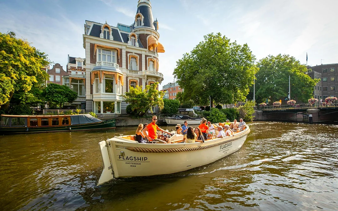 Amsterdam: 1-Hour Luxury Electric Open Boat Cruise with Onboard Bar Image 5