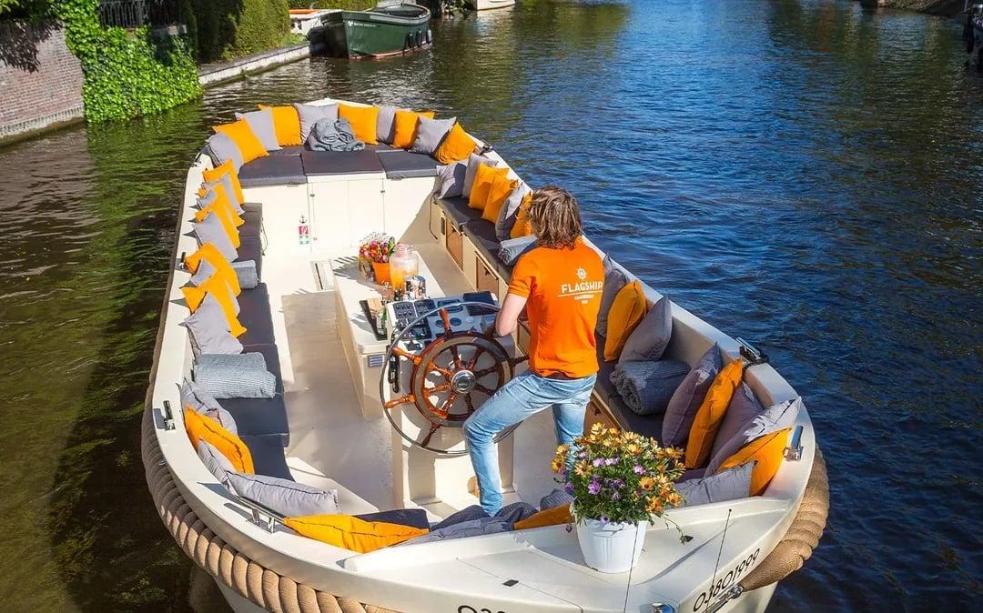 Amsterdam: 1-Hour Luxury Electric Open Boat Cruise with Onboard Bar Image 7
