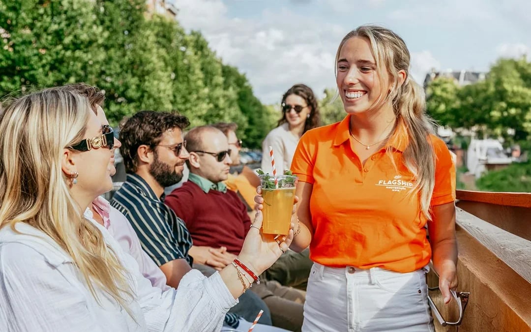 Amsterdam: 1-Hour Luxury Evening Canal Cruise on Saloon Boat with Onboard Bar Image 2