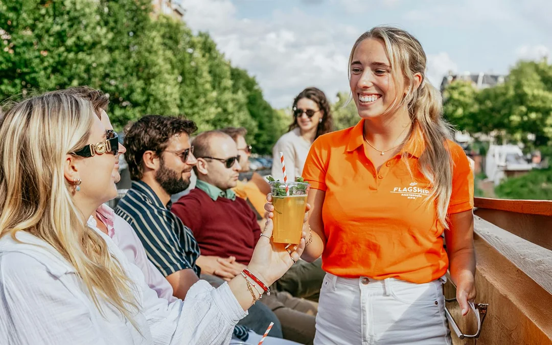 Amsterdam: 1-Hour Luxury Evening Canal Cruise on Saloon Boat with Onboard Bar Image 2