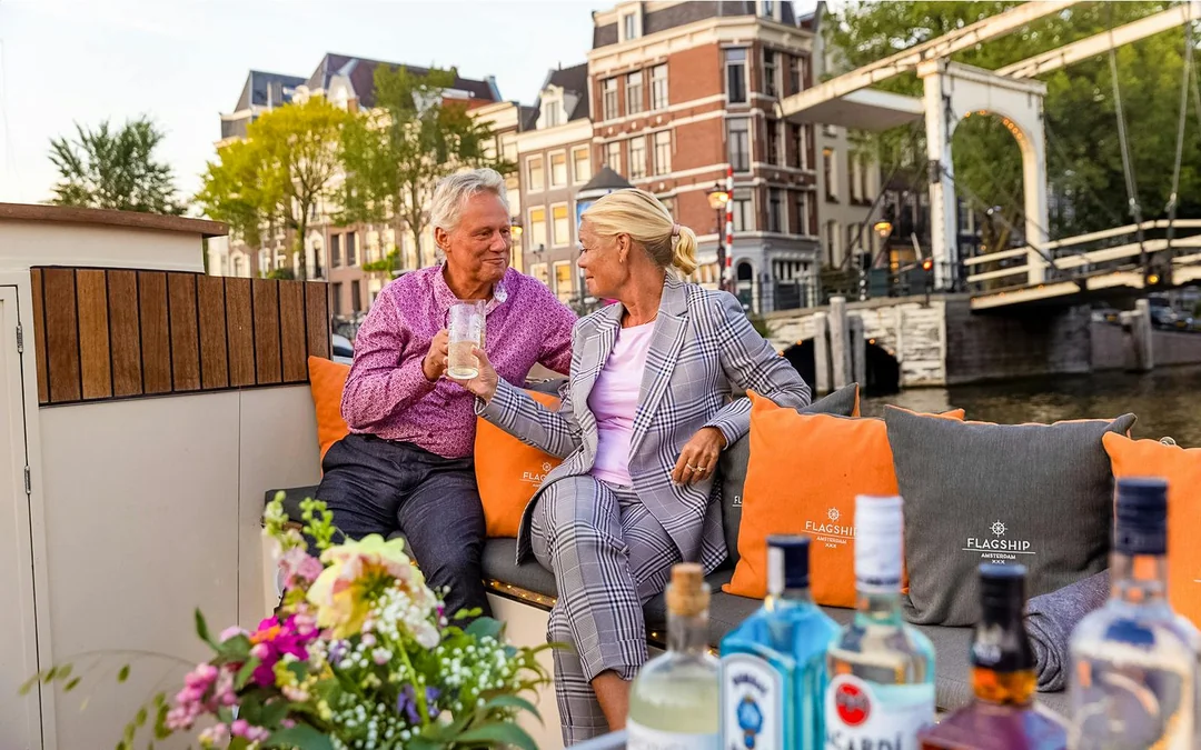 Amsterdam: 1-Hour Luxury Evening Canal Cruise on Saloon Boat with Onboard Bar Image 3