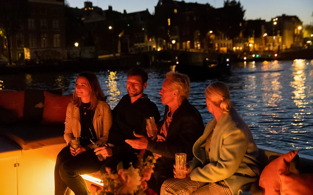 Amsterdam: 1-Hour Luxury Evening Canal Cruise on Saloon Boat with Onboard Bar Image 9