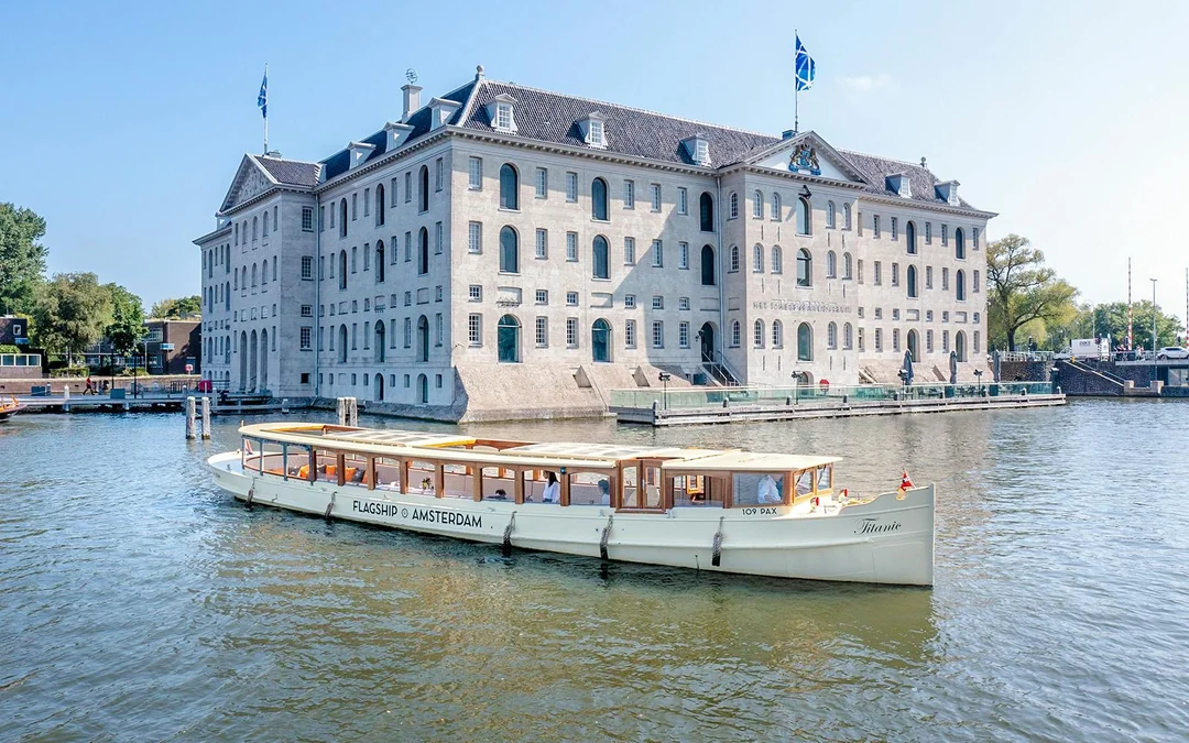 Amsterdam: 1-Hour Luxury Saloon Boat Cruise with Unlimited Drinks & Cheese Image 10