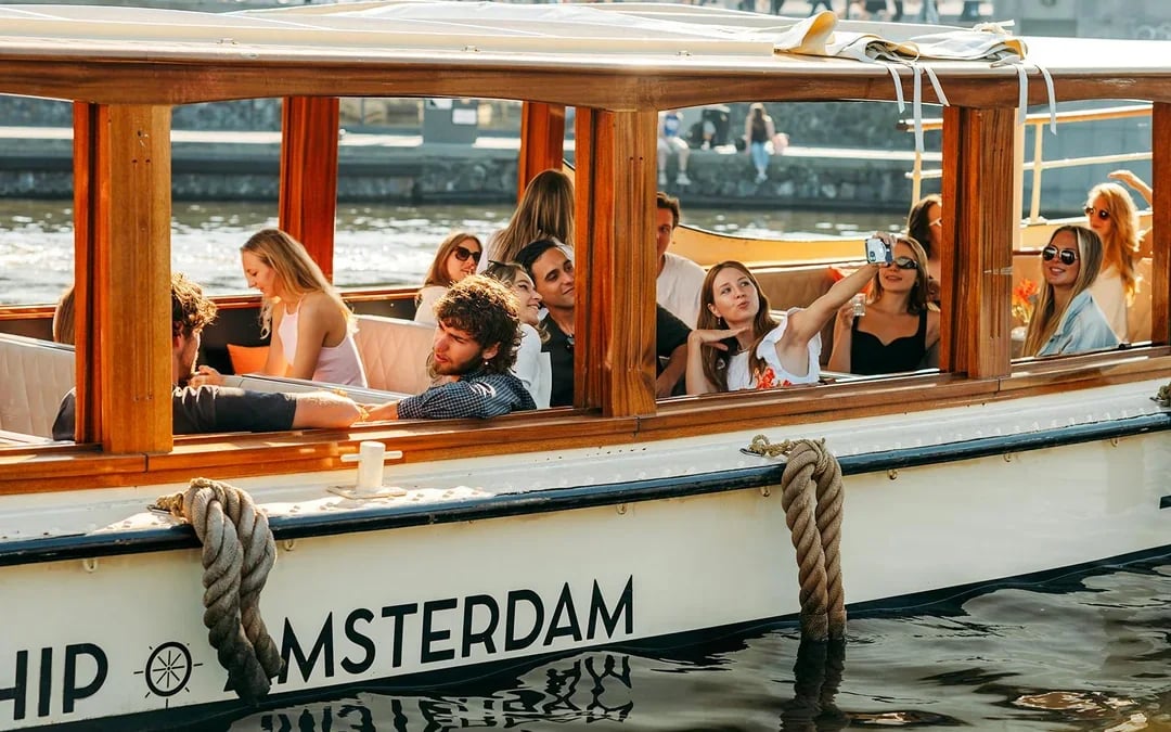 Amsterdam: 1-Hour Luxury Saloon Boat Evening Cruise with Optional Drinks & Bites Image 12