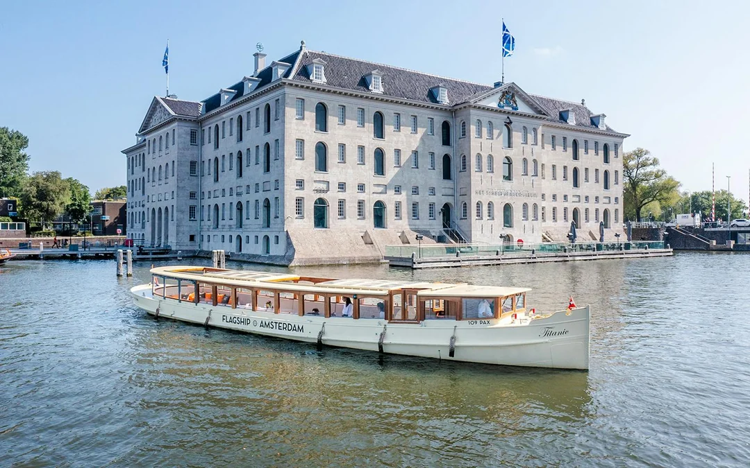 Amsterdam: 1-Hour Luxury Saloon Boat Evening Cruise with Optional Drinks & Bites Image 3