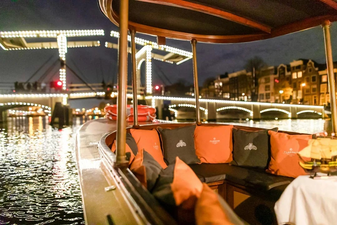 Amsterdam: 1-Hour Luxury Saloon Boat Evening Cruise with Optional Drinks & Bites Image 6