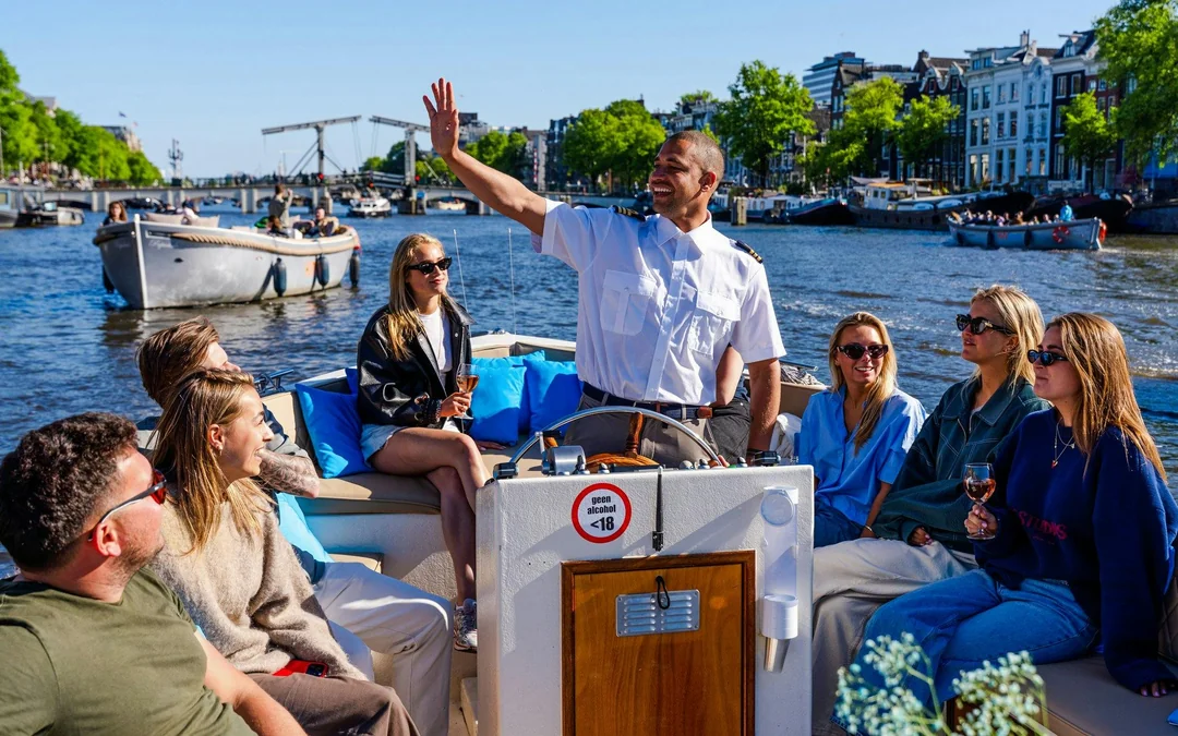 Amsterdam: 1-Hour Open Boat Canal Cruise with Onboard Bar Image 1