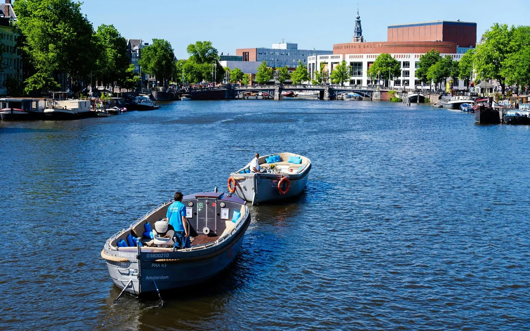 Amsterdam: 1-Hour Open Boat Canal Cruise with Onboard Bar Image 2