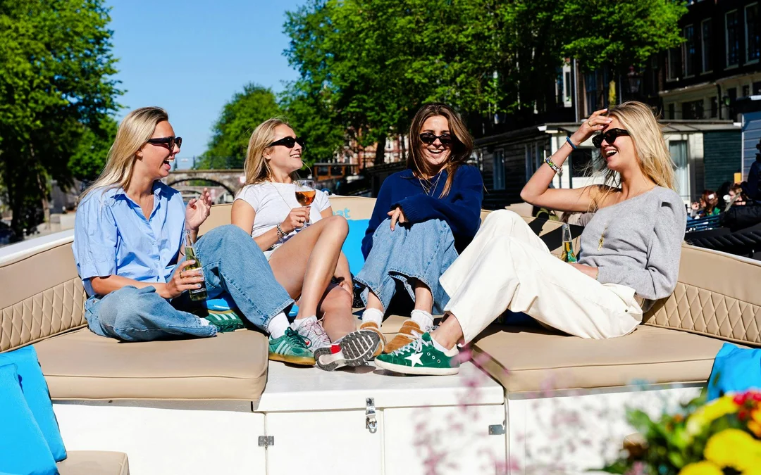 Amsterdam: 1-Hour Open Boat Canal Cruise with Onboard Bar Image 5