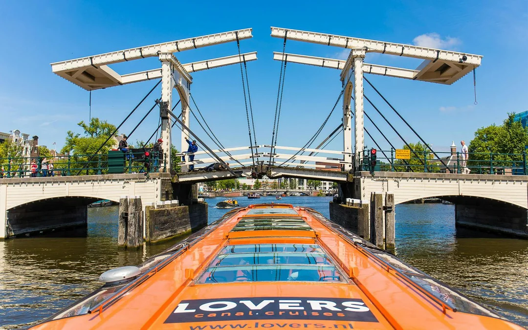 Amsterdam: 1-Hour Sightseeing Canal Cruise on Electric Boat Image 2