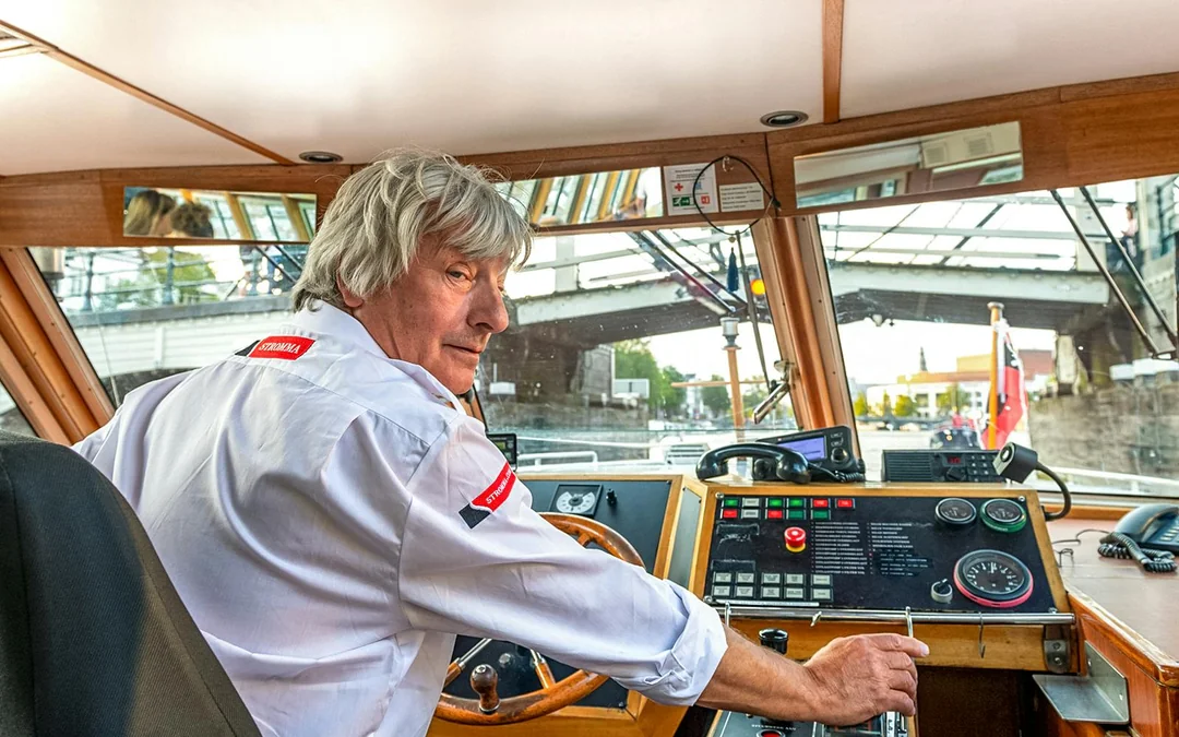Amsterdam: 1-Hour Sightseeing Canal Cruise  Image 2