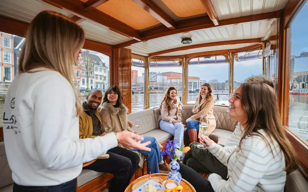 Amsterdam: 1-Hour Sightseeing Canal Cruise  Image 4