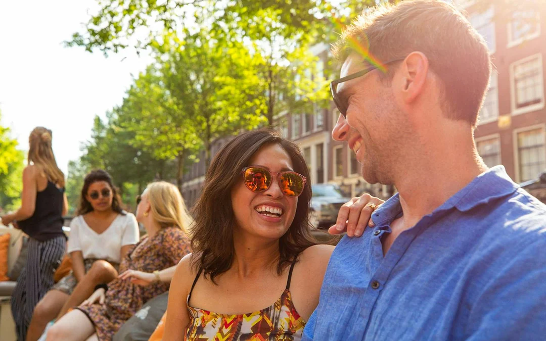 Amsterdam: 1-Hour Small-Group Canal Cruise in German with Unlimited Drinks Image 5