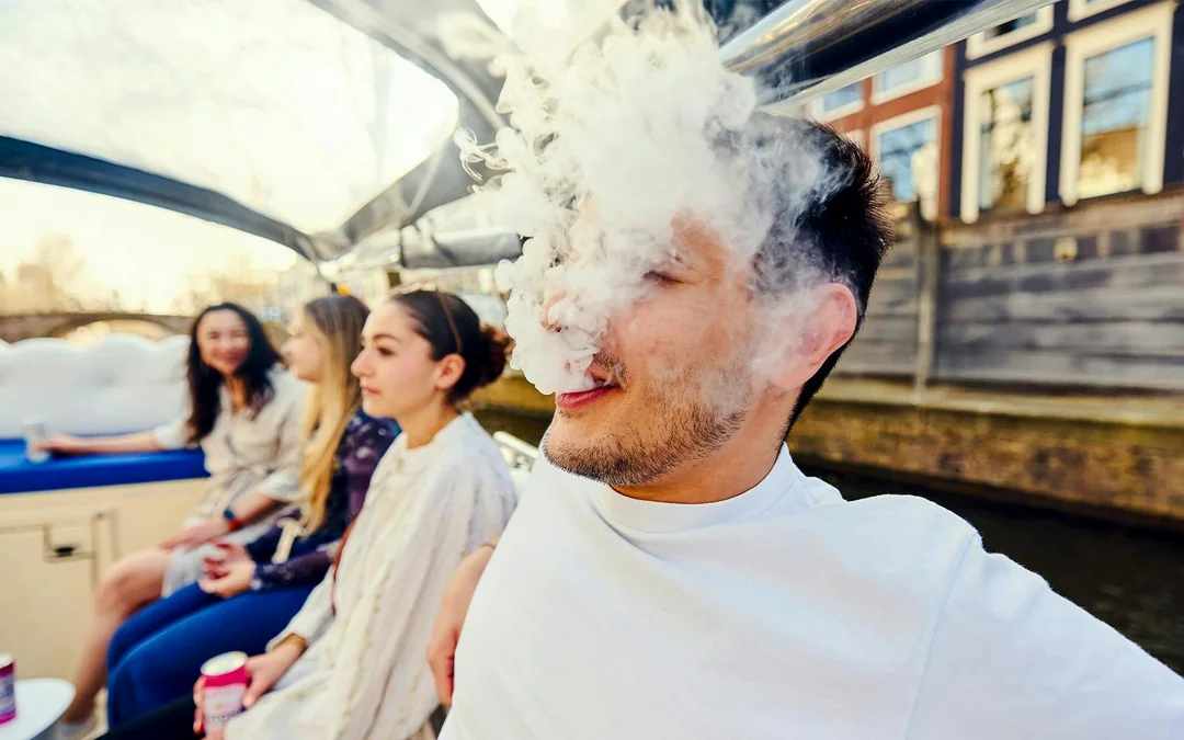 Amsterdam: 1-Hour Smoke-Friendly Cloud Boat Tour Image 1