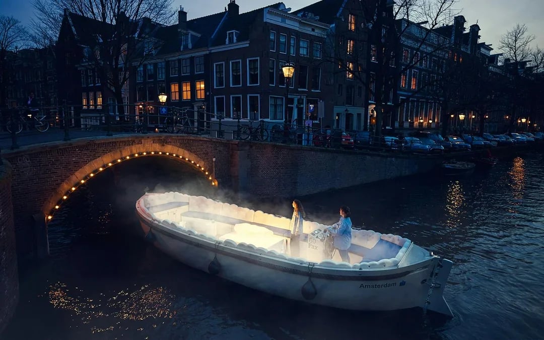 Amsterdam: 1-Hour Smoke-Friendly Cloud Boat Tour Image 8