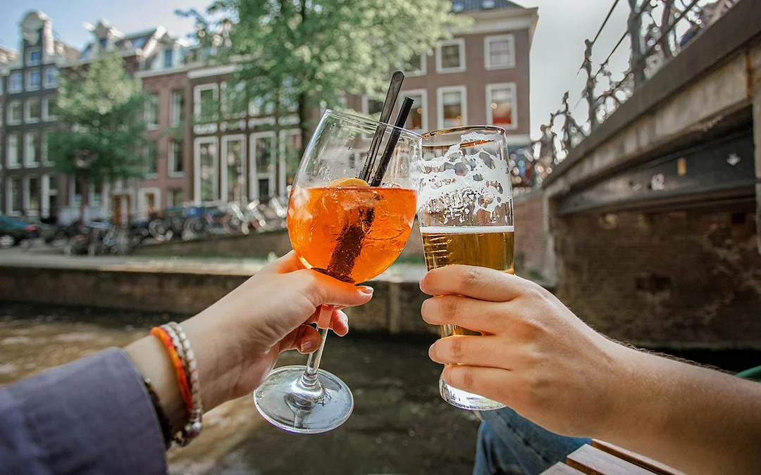 Amsterdam: 1-Hour Smoke-Friendly Cruise with 2 Drinks on Semi-Open Boat Image 5