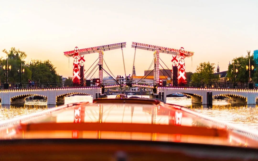 Amsterdam: 2-Hour Dinner Cruise with 4-Course Menu and Drinks Image 6