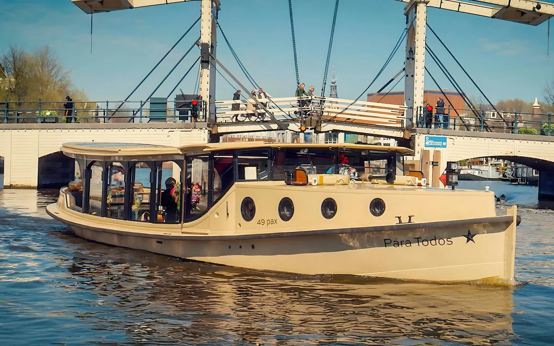 Amsterdam: 75-Min Canal Cruise with Historic VR Experience Image 4