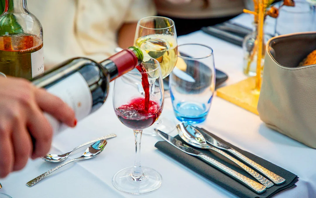 Amsterdam: 90-Min Adult-Only Evening Canal Cruise with Wine and Cheese Image 1