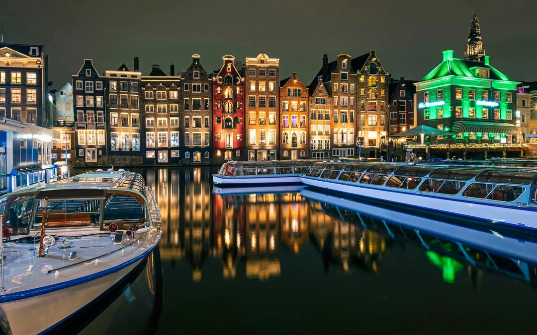 Amsterdam: 90-Min Adult-Only Evening Canal Cruise with Wine and Cheese Image 2