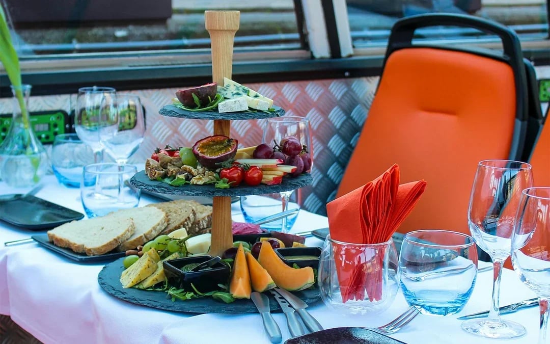 Amsterdam: 90-Min Adult-Only Evening Canal Cruise with Wine and Cheese Image 5