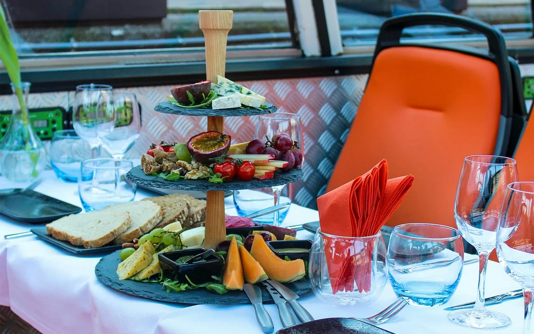 Amsterdam: 90-Min Adult-Only Evening Canal Cruise with Wine and Cheese Image 5