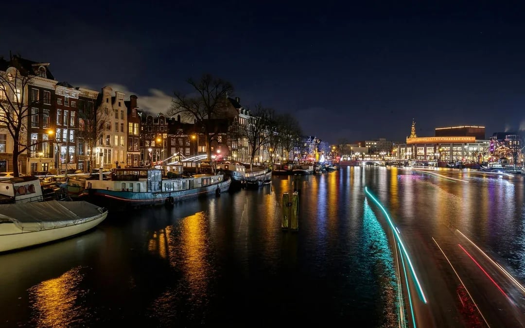 Amsterdam: 90-Min Adult-Only Evening Canal Cruise with Wine and Cheese Image 7