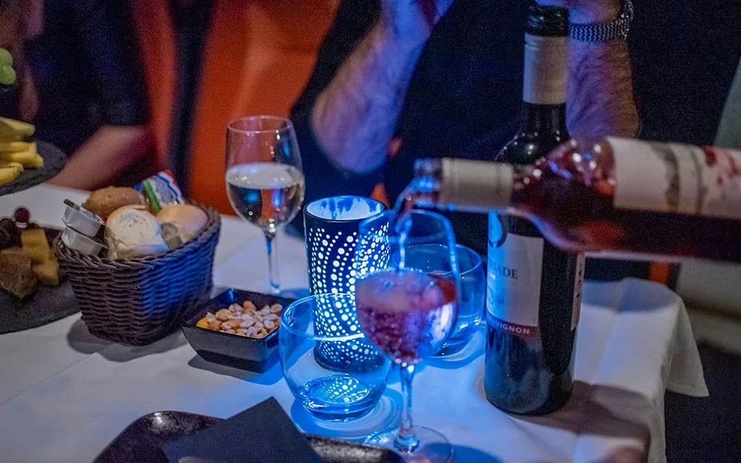 Amsterdam: 90-Min Adult-Only Evening Canal Cruise with Wine and Cheese Image 9