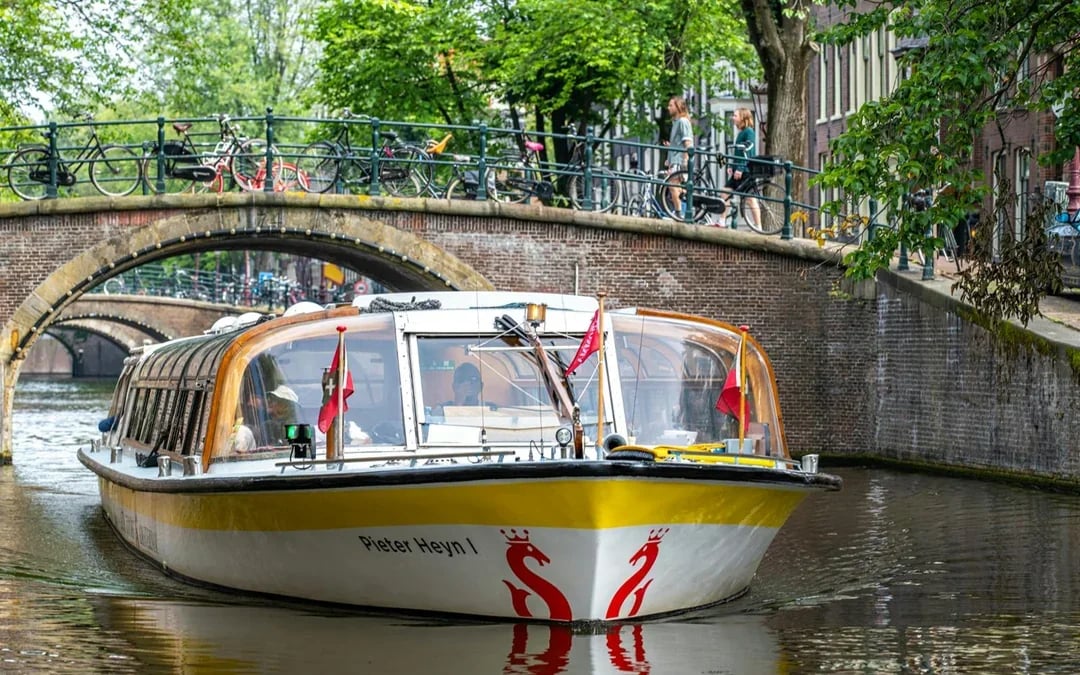 Amsterdam: 90-Min Evening Cruise with Pizza and Drinks Image 11