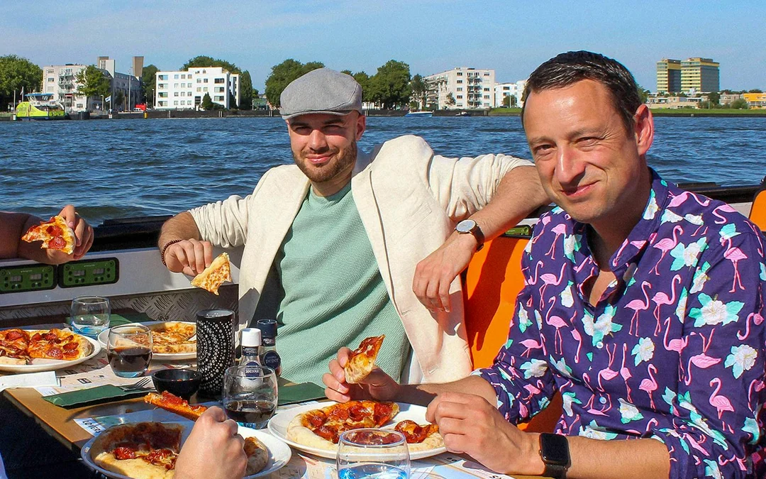 Amsterdam: 90-Min Evening Cruise with Pizza and Drinks Image 3