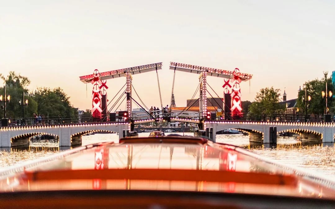 Amsterdam: 90-Min Evening Cruise with Pizza and Drinks Image 5