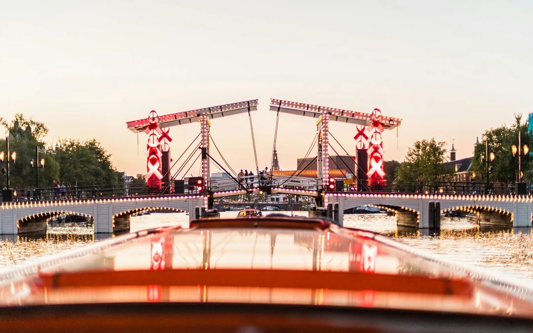 Amsterdam: 90-Min Evening Cruise with Pizza and Drinks Image 5
