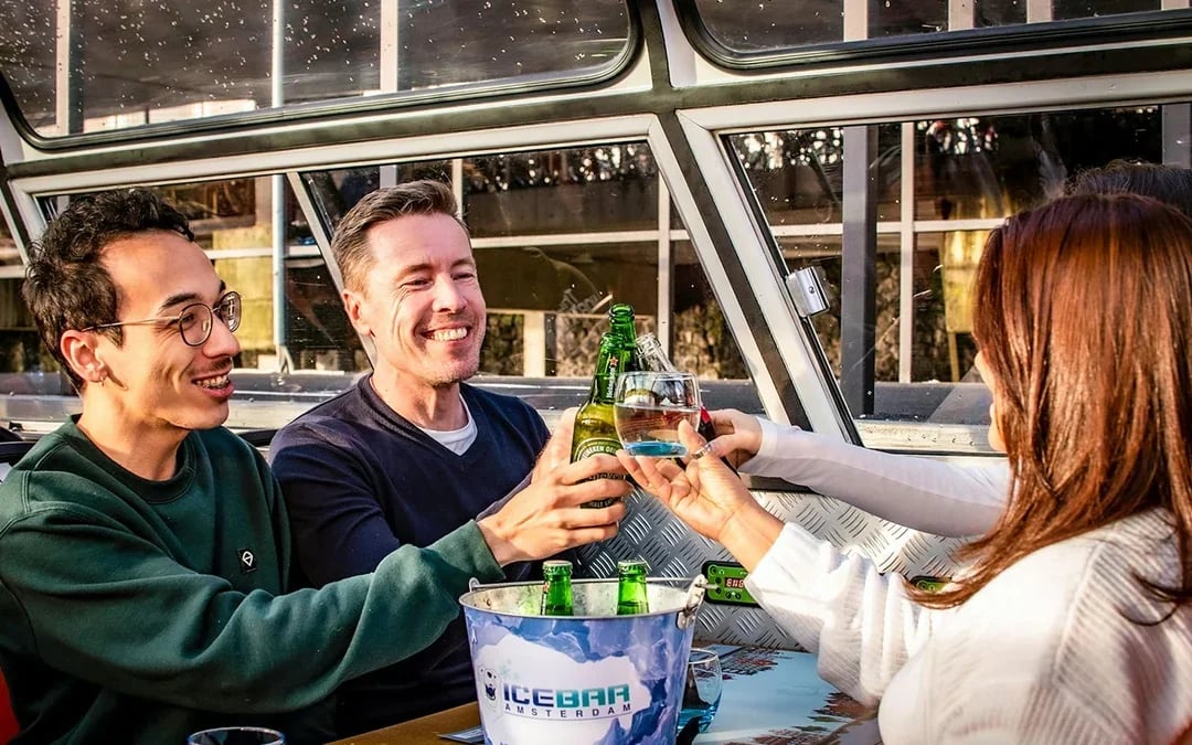 Amsterdam: 90-Min Evening Cruise with Pizza and Drinks Image 9