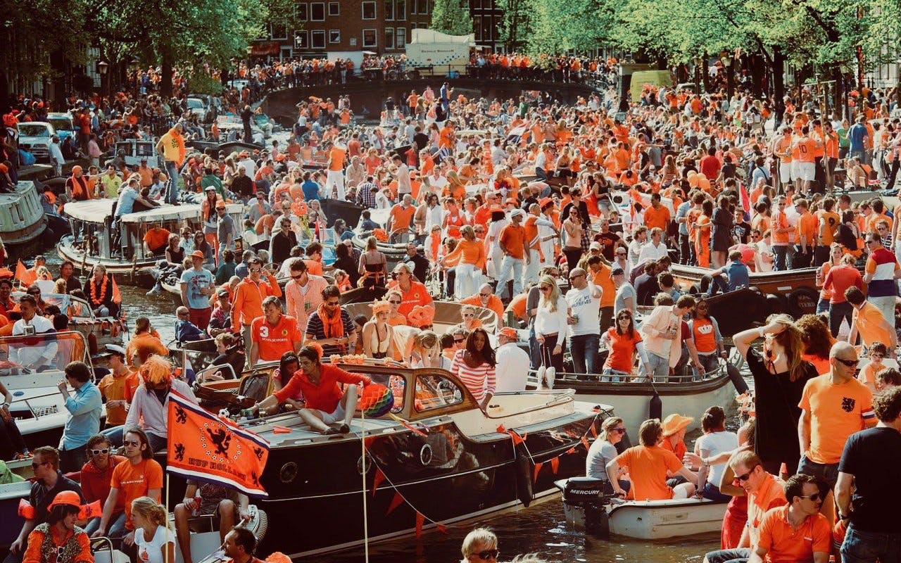 Amsterdam: 90-Min King's Day Party Cruise with Unlimited Drinks Image 5