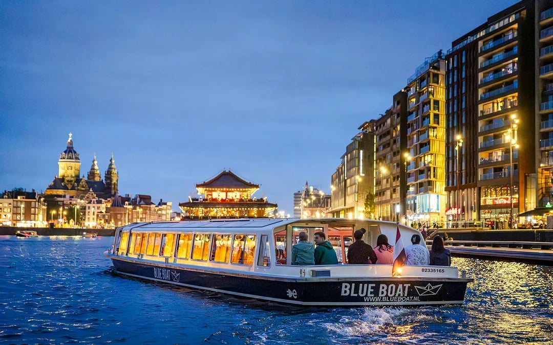 Amsterdam: 90-Min Winter Evening Canal Cruise on Closed Heated Boat Image 5