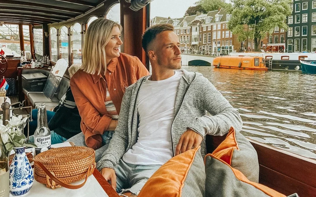 Amsterdam: Canal Cruise with Wine and Cheese Image 2