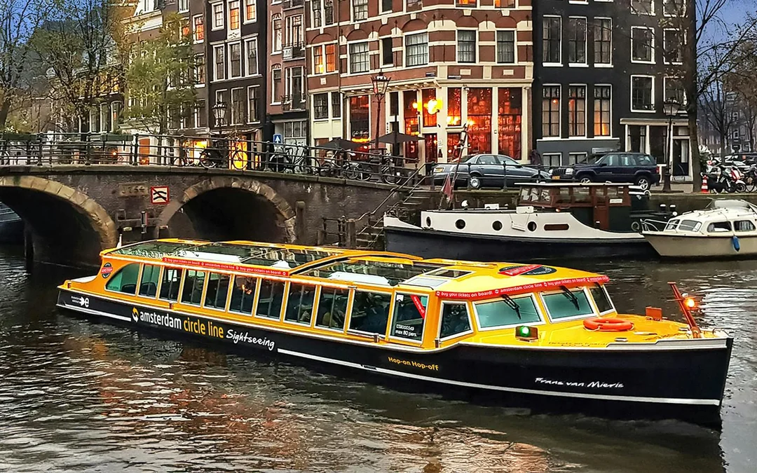 Amsterdam: Canal Cruise with Wine and Cheese Image 3