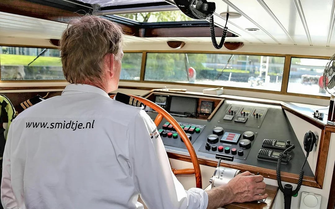 Amsterdam: Canal Cruise with Wine and Cheese Image 8