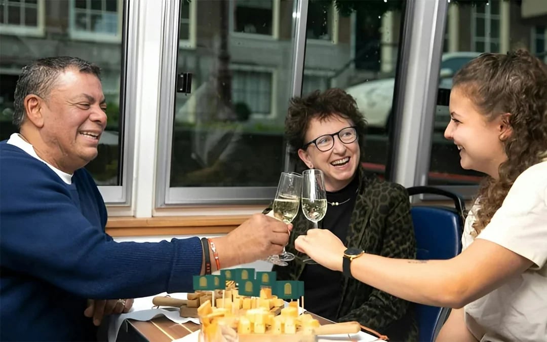 Amsterdam: Canal Cruise with Wine and Cheese Image 9