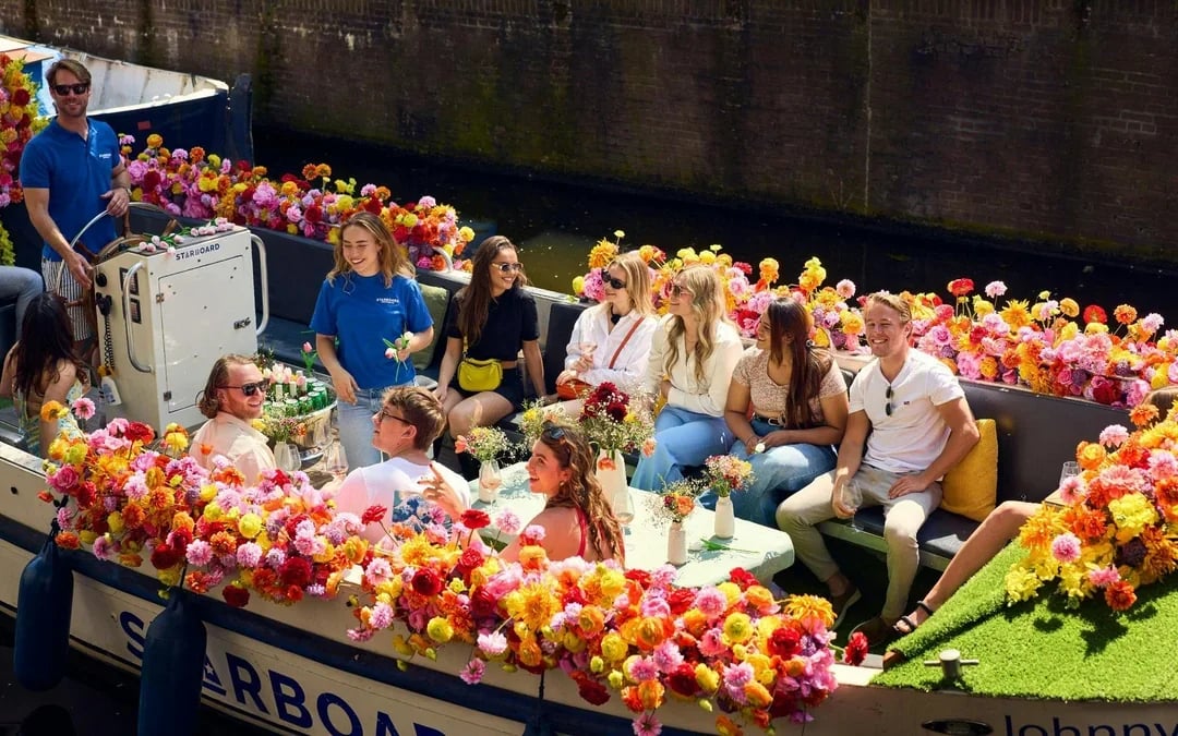 Amsterdam: City Highlights Cruise on a Luxury Flower Boat Image 1