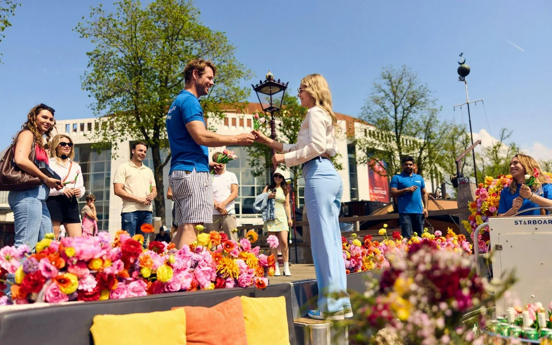Amsterdam: City Highlights Cruise on a Luxury Flower Boat Image 10