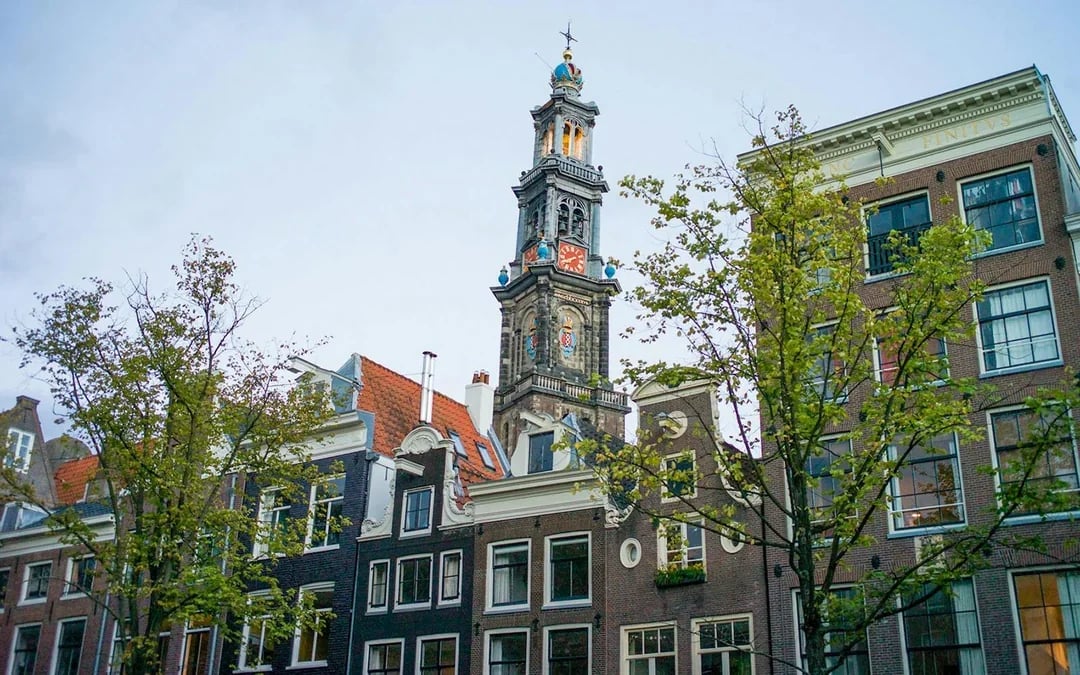 Amsterdam Cultural & Historical Walking Tour in German or English Image 7