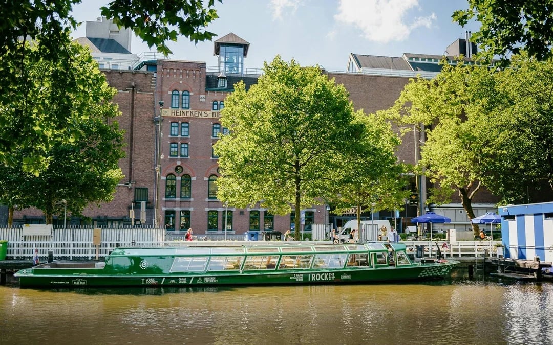Amsterdam: Heineken Canal Cruise with Live Guide and 1 Drink Image 7