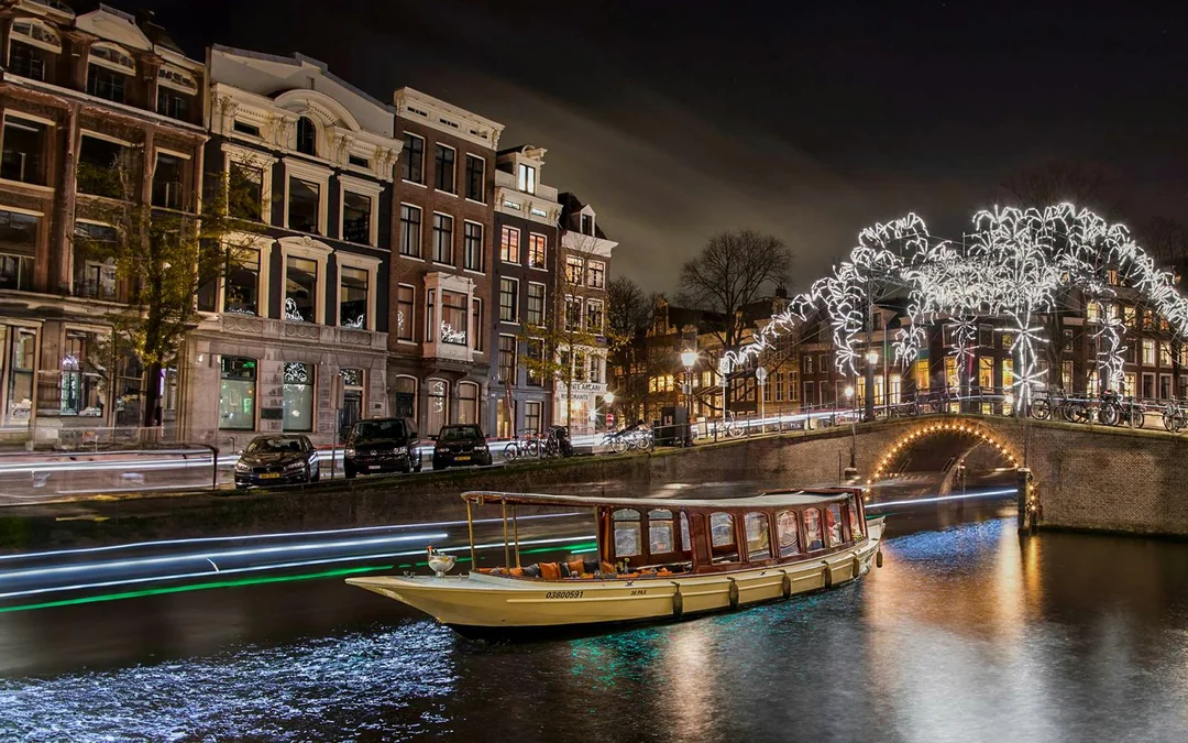 Amsterdam Light Festival: 75-min Luxury Cruise with Optional Unlimited Drinks & Snacks Image 1