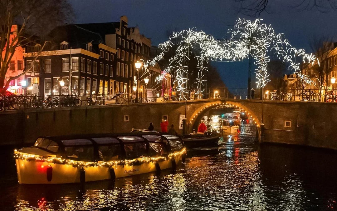 Amsterdam Light Festival: 75-min Luxury Cruise with Optional Unlimited Drinks & Snacks  Image 7