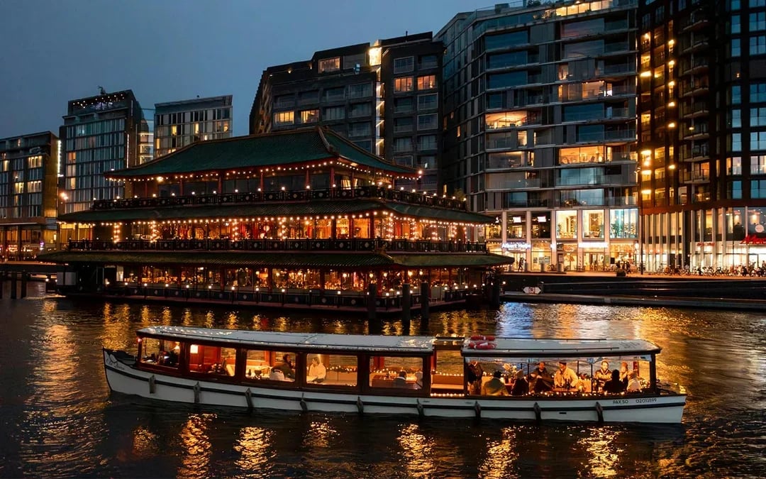 Amsterdam Light Festival: 75-min Luxury Cruise with Optional Unlimited Drinks & Snacks  Image 10