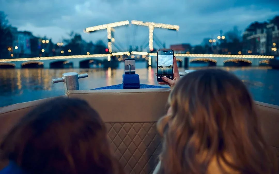 Amsterdam Light Festival: 75-Min Small-Group Cruise with Unlimited Drinks Image 6